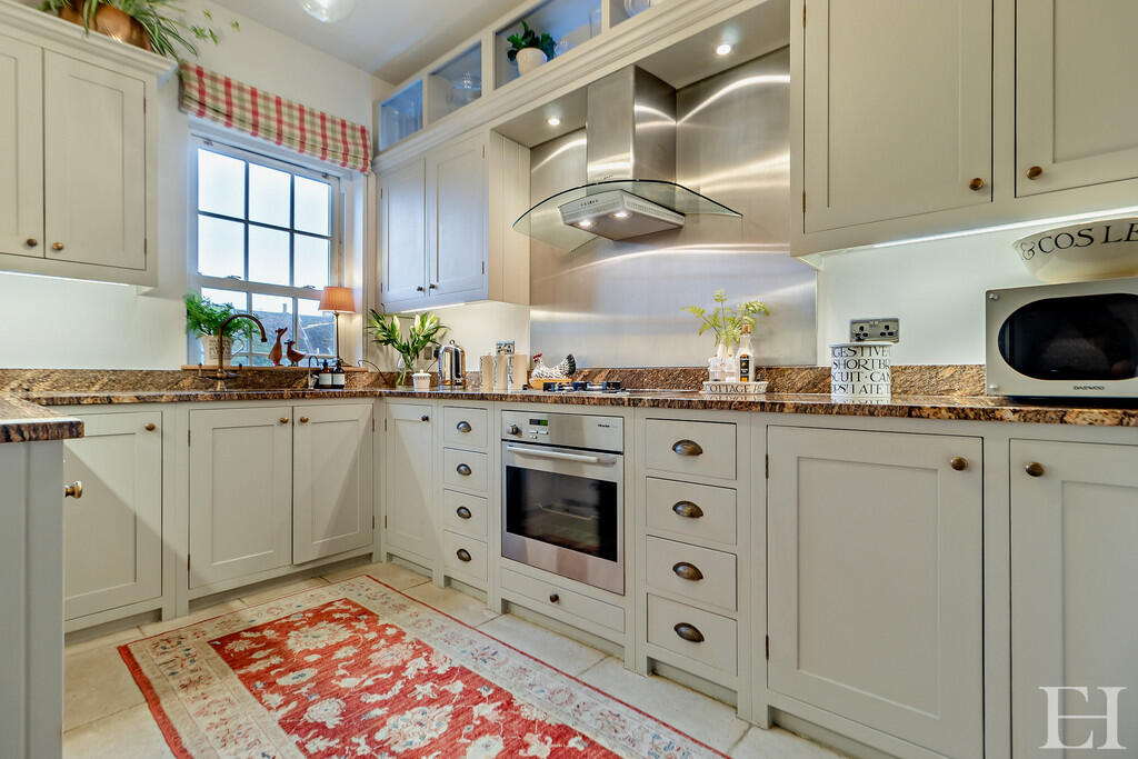 8632598-interior1...