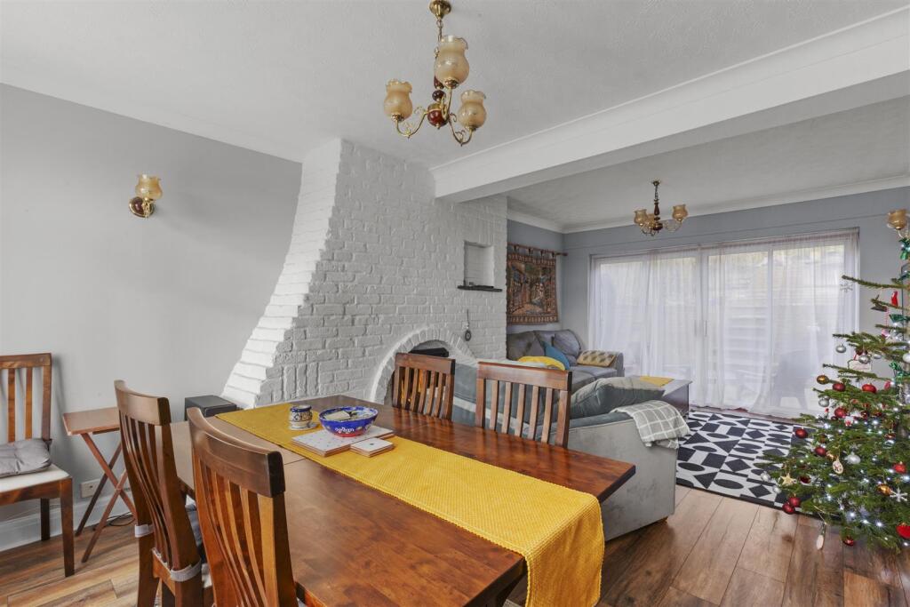 40 White Close, HP13 5NG-7.jpg