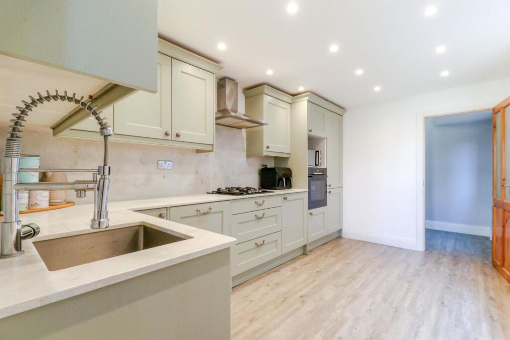 51 Holly Road-19.jpg