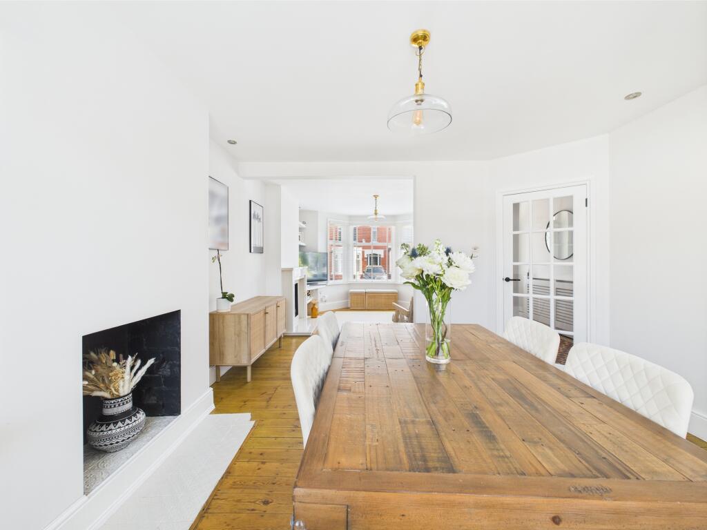 CAM05192G0-PR0070-STILL012