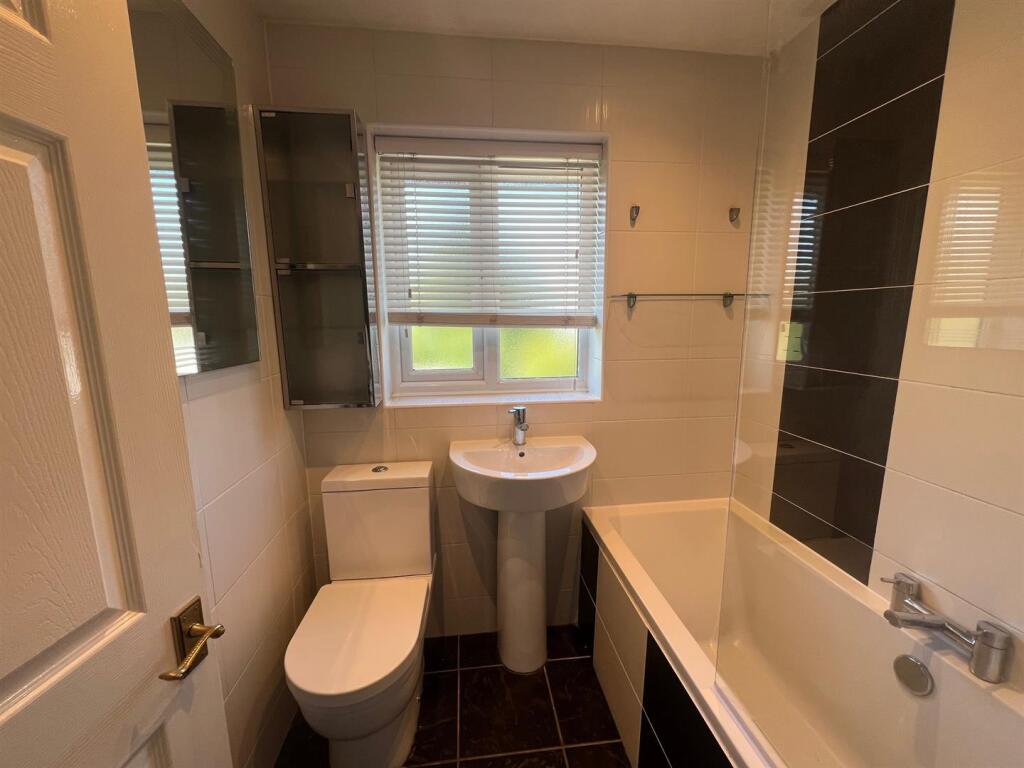 foxwood bathroom1.jpg