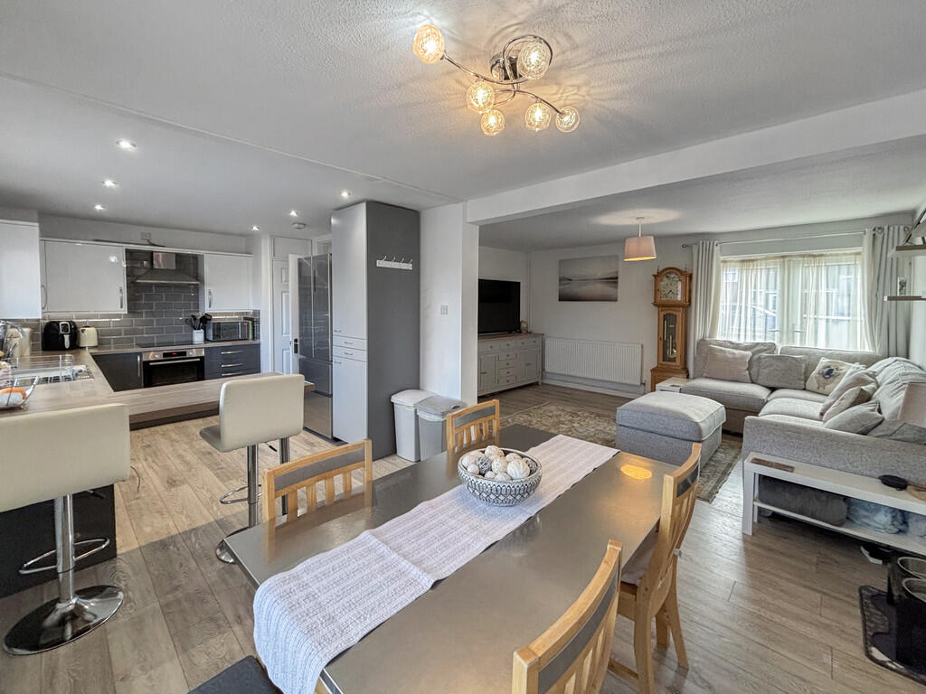 Dining/Living/Kit...