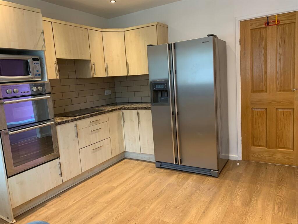 Kitchen1.jpg