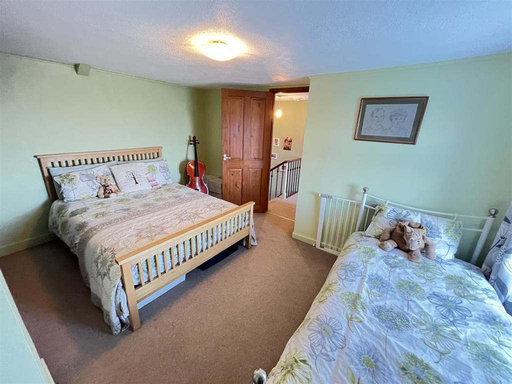 BEDROOM 2