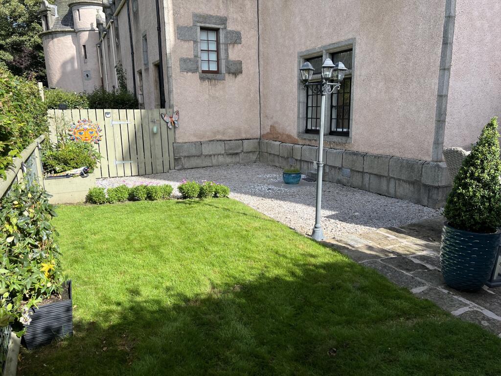 EXCLUSIVE GARDEN