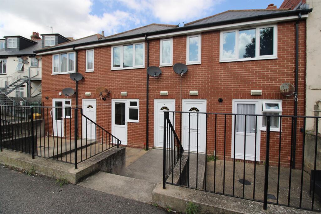 Entrance+at+the+rear