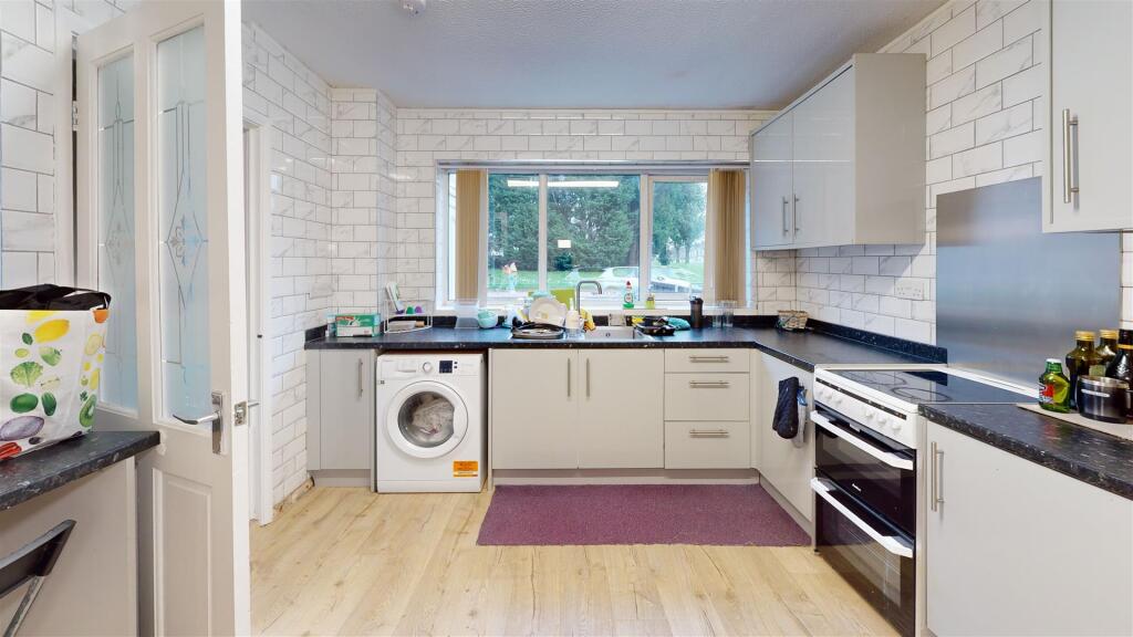 Kitchen1.jpg