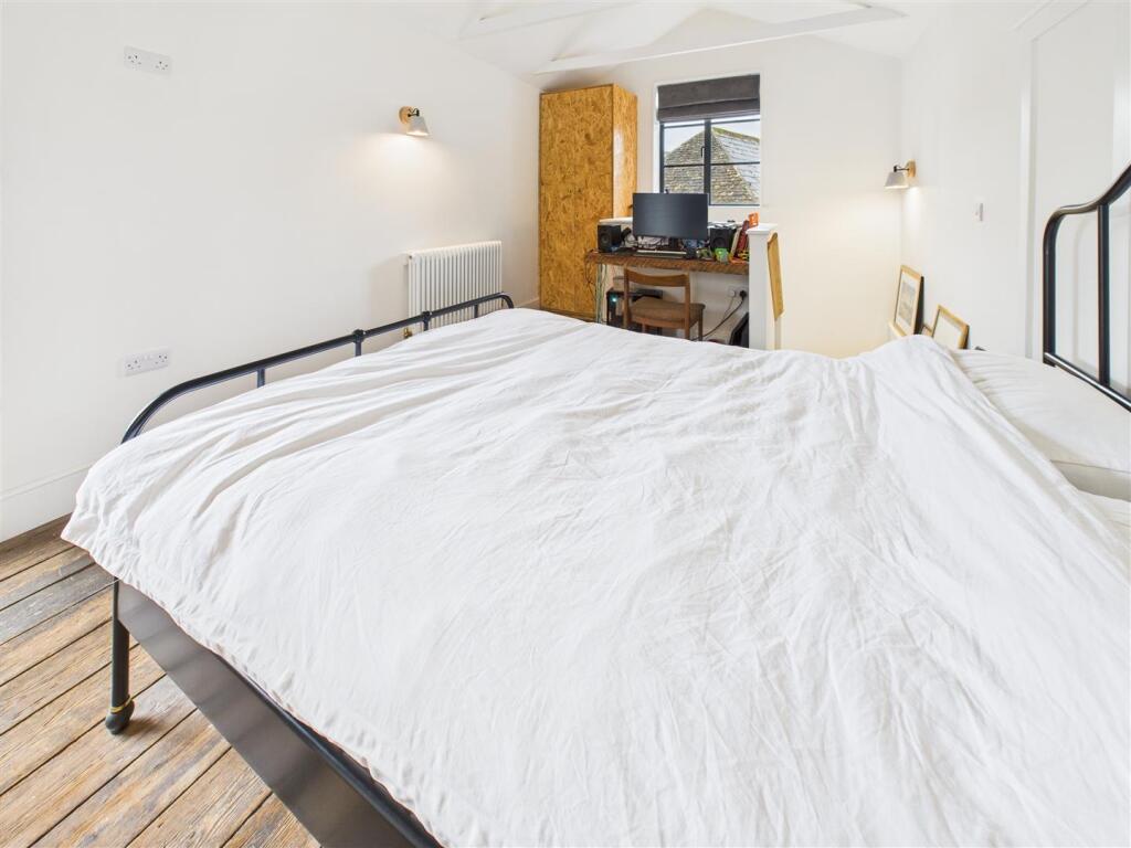 bedroom2.jpg