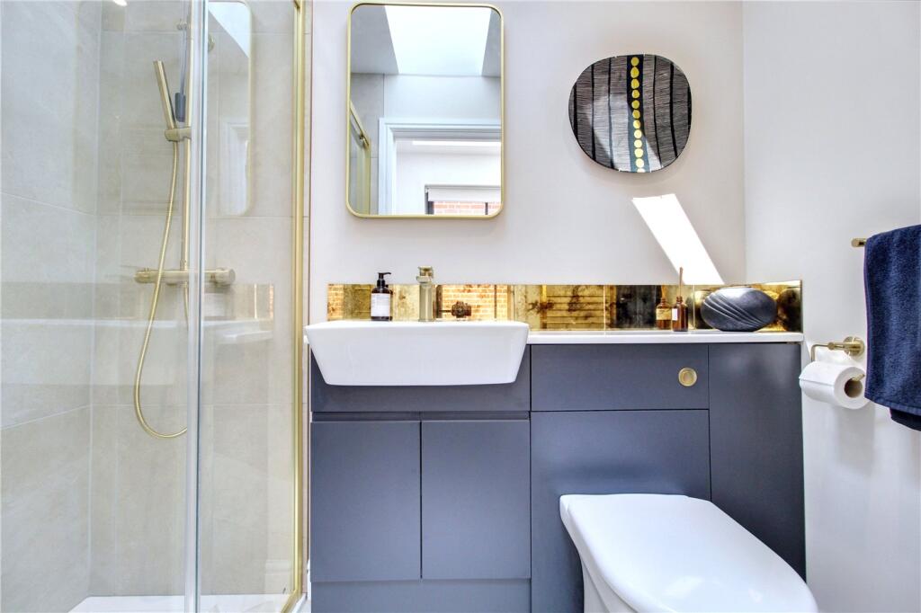 Gf Shower Room
