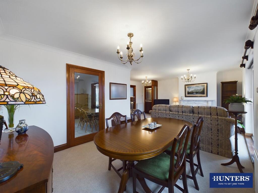 Lounge/Dining Room
