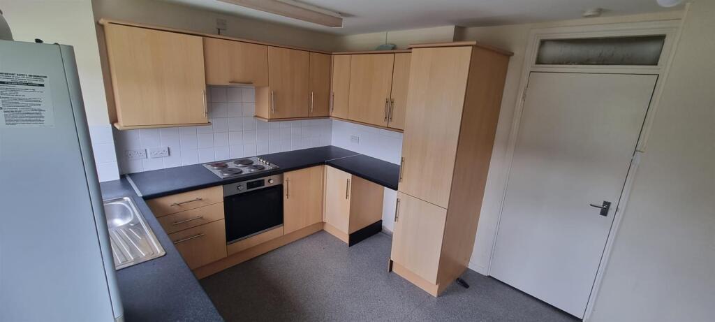 4 siskin kitchen.jpg