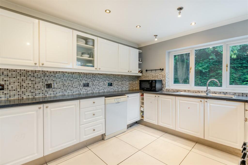 8623298-interior03.jpg