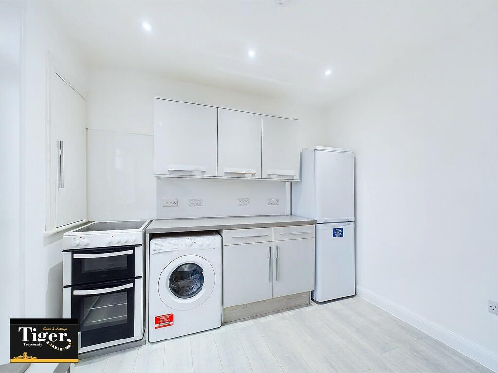 CAM02176G0-PR0432...