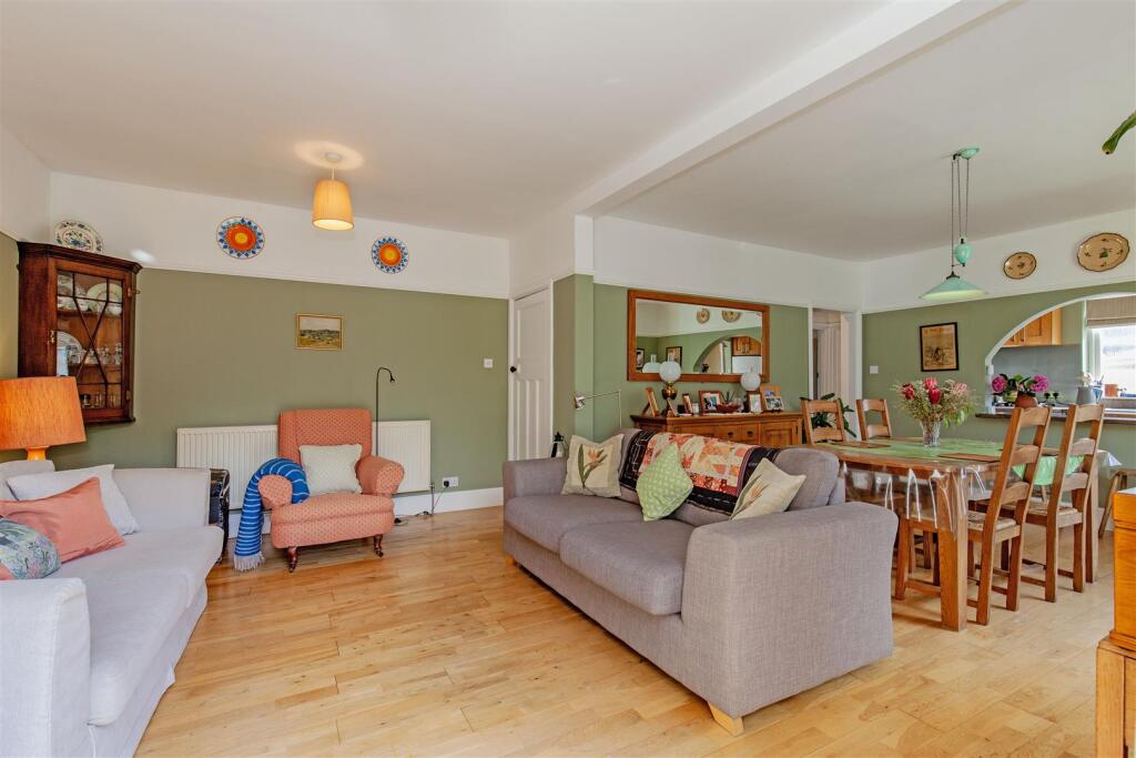 Reception Room-3.jpg