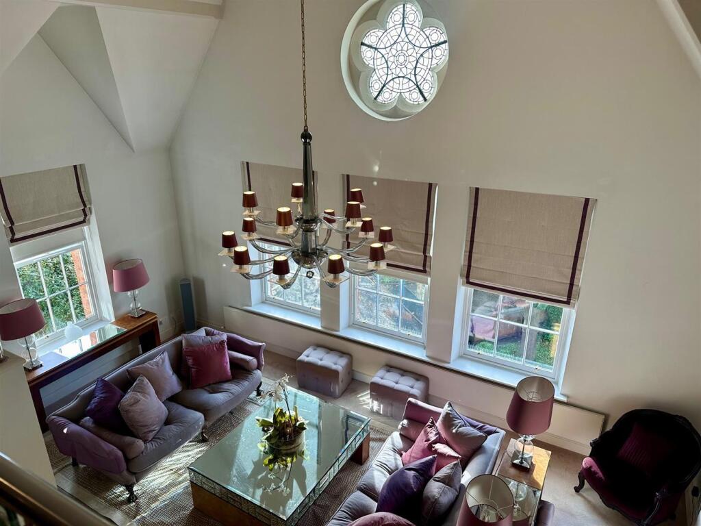 Lounge 2.jpg