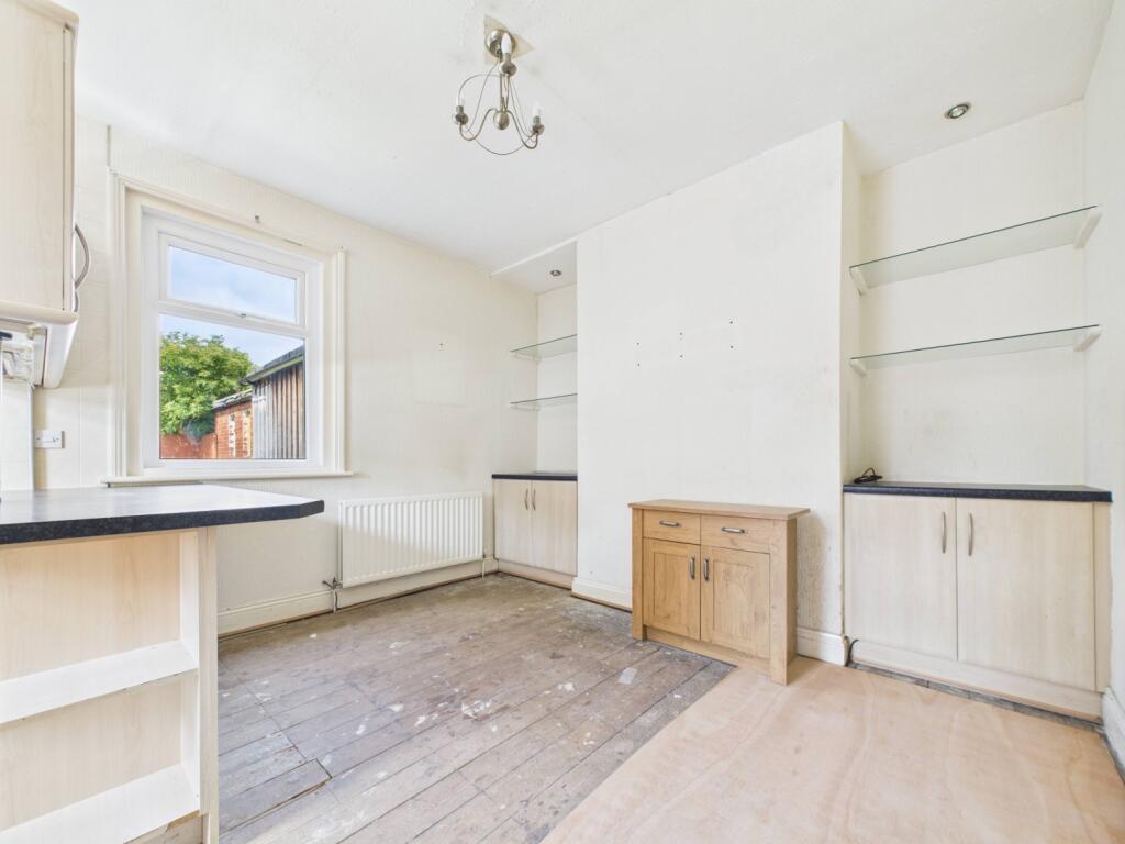 CAM02195G0-PR0079-STILL029