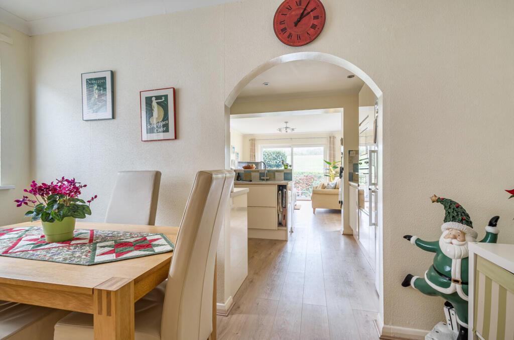 1375198-22-690394...