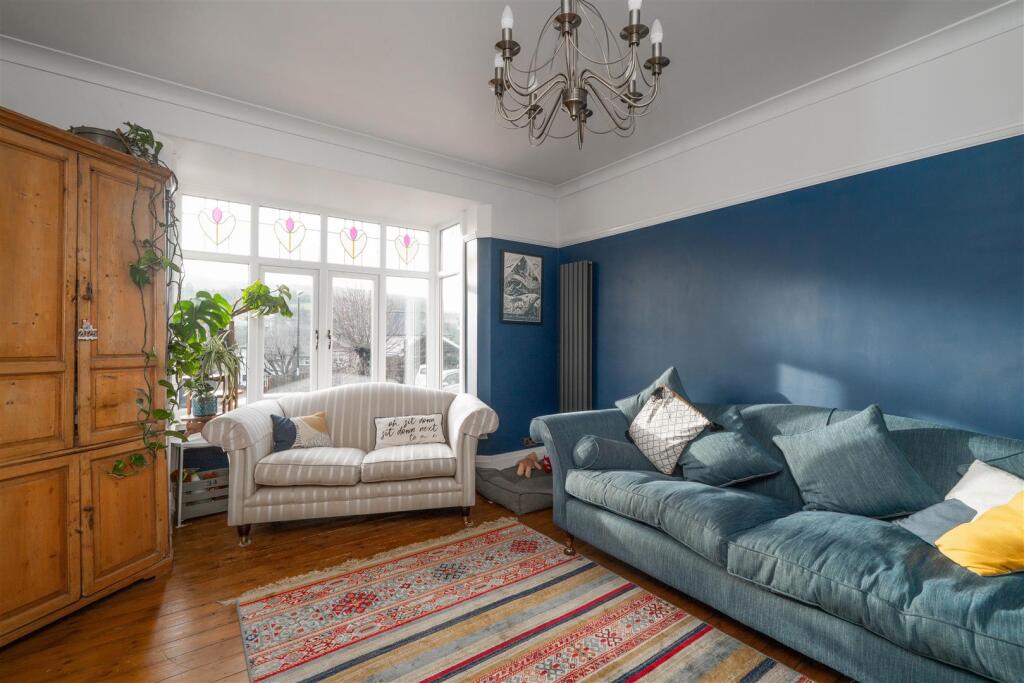 Living Room-2.jpg