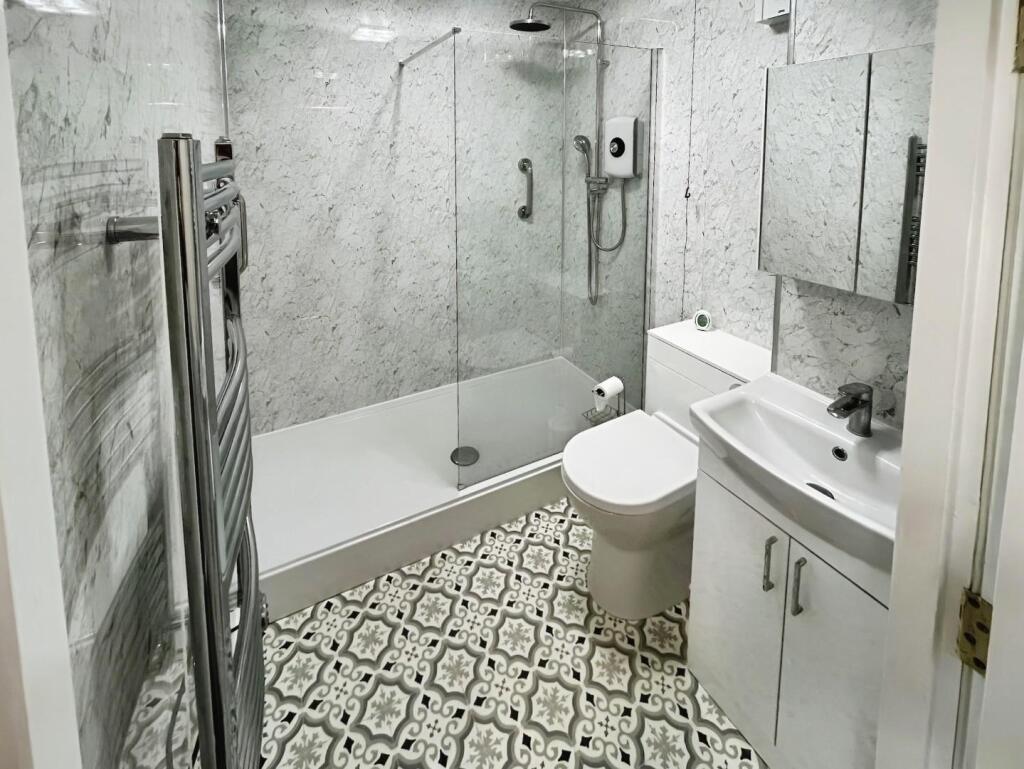 e2055cfa-Shower 20Room.jpg