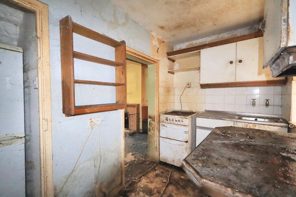 4 Hepworth Road, Jackson Bridge, Holmfirth, West Yorkshire, HD9 1ET