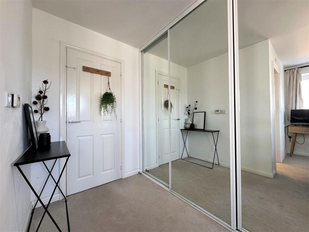 PRINCIPAL BEDROOM...