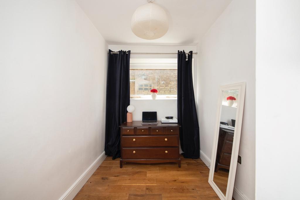 Bedroom/study