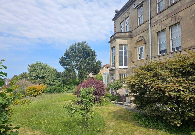 Rear communal garden