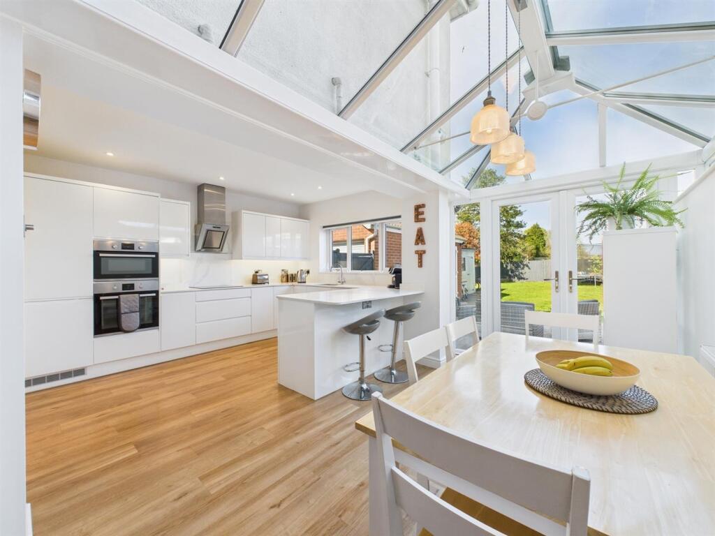 Kitchen/Dining Room