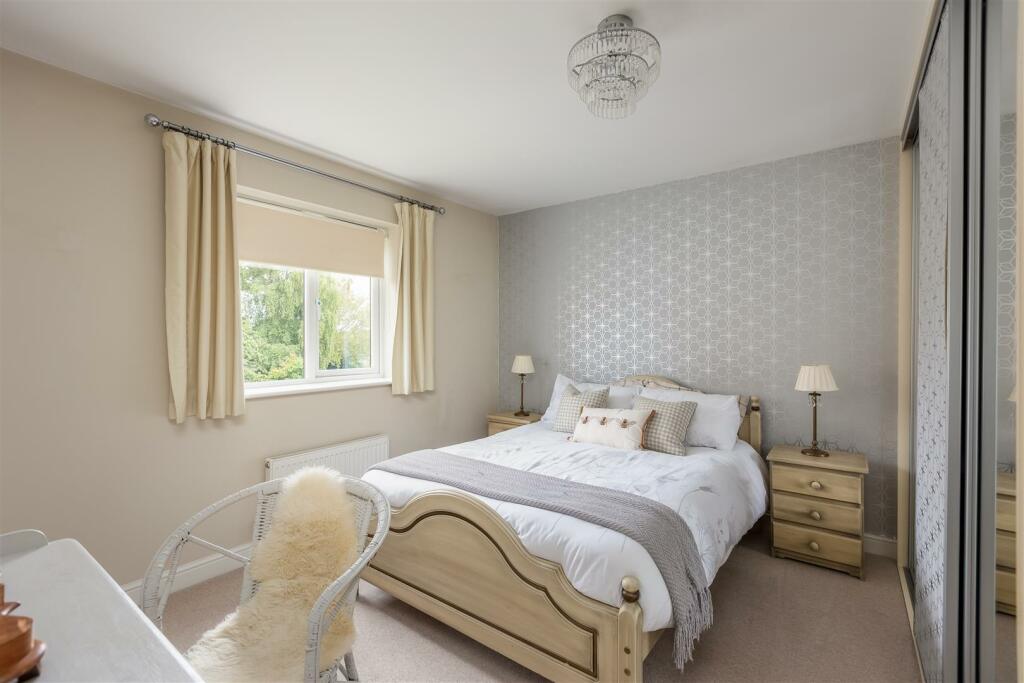 Shepherds_Hill_6_Bedroom_1-1[1].jpg