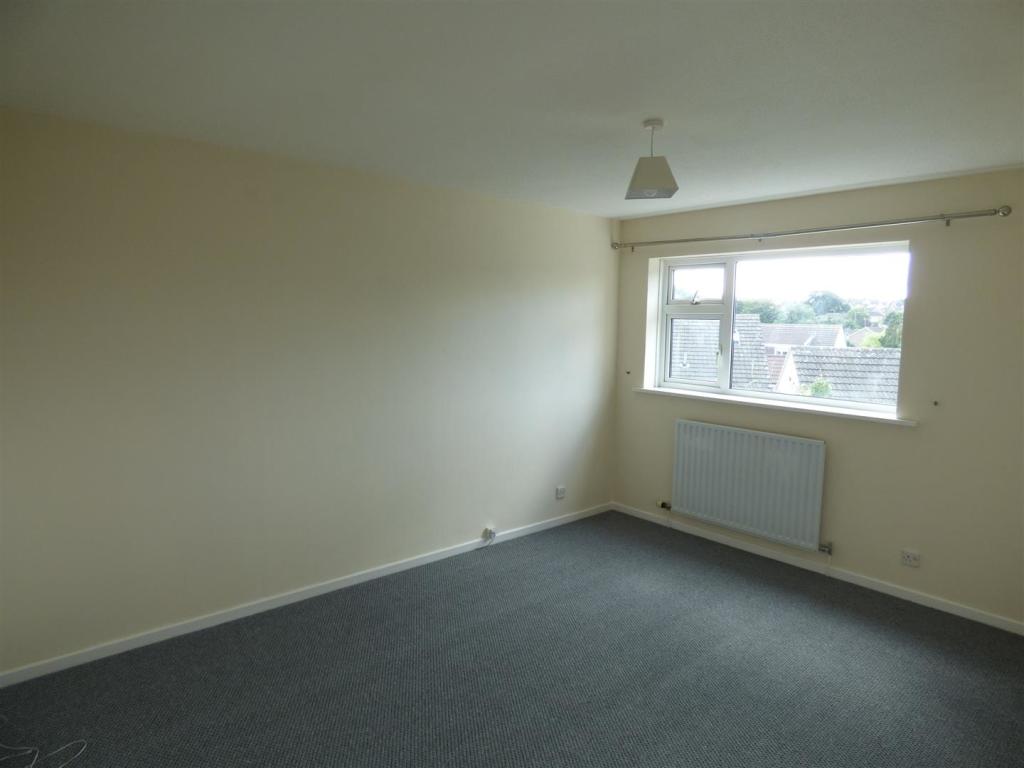 bedroom 1.JPG
