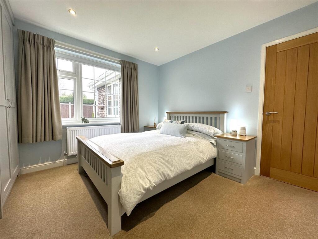 Master Bedroom 034