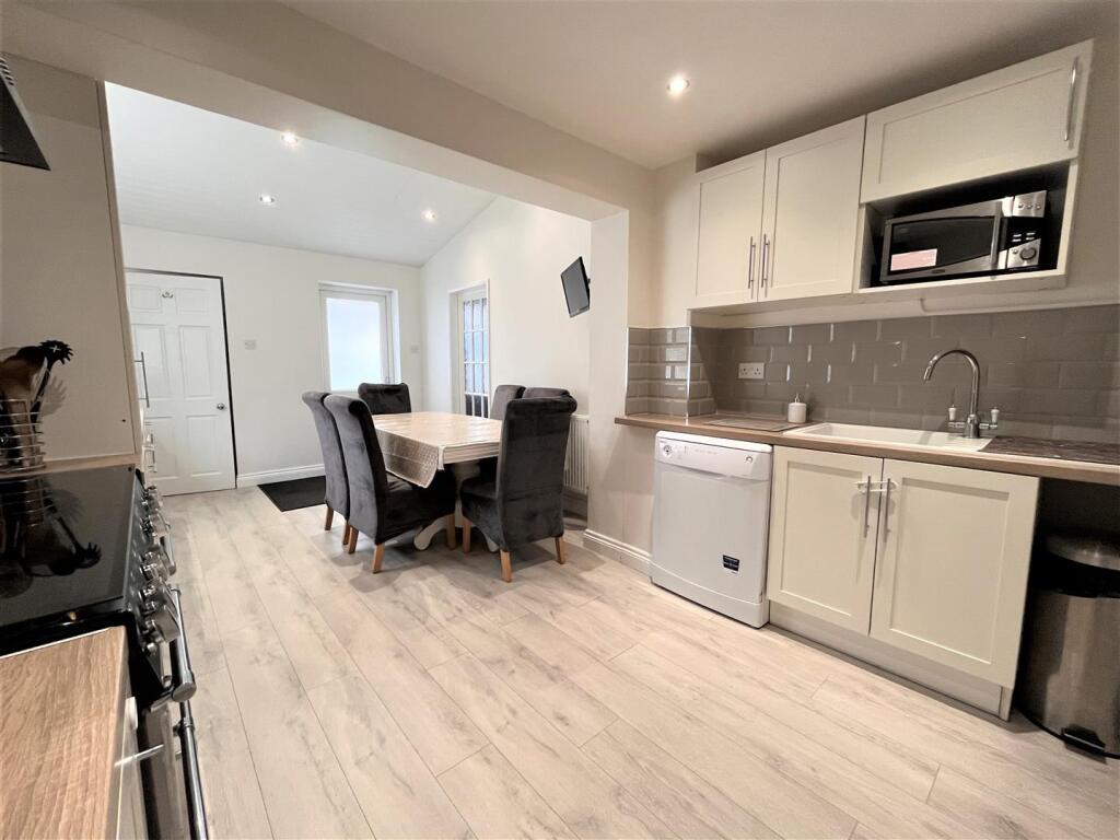 Kitchen/Dining Room