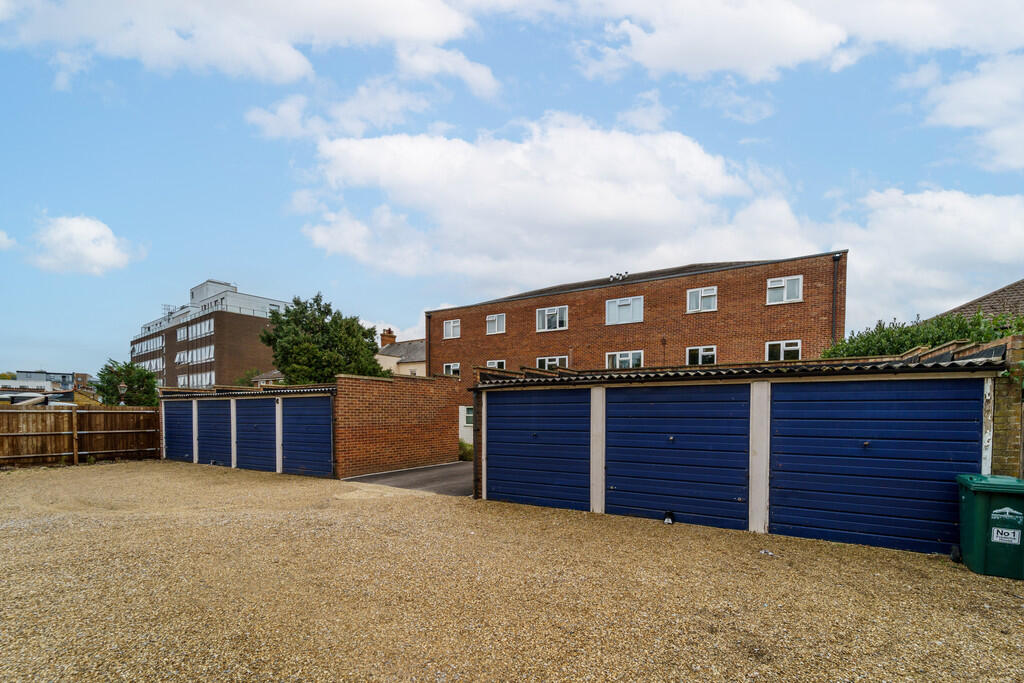 9 Frederick House...