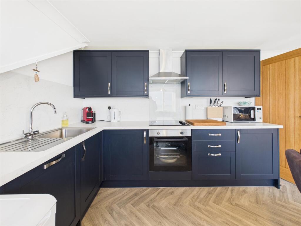 Kitchen: