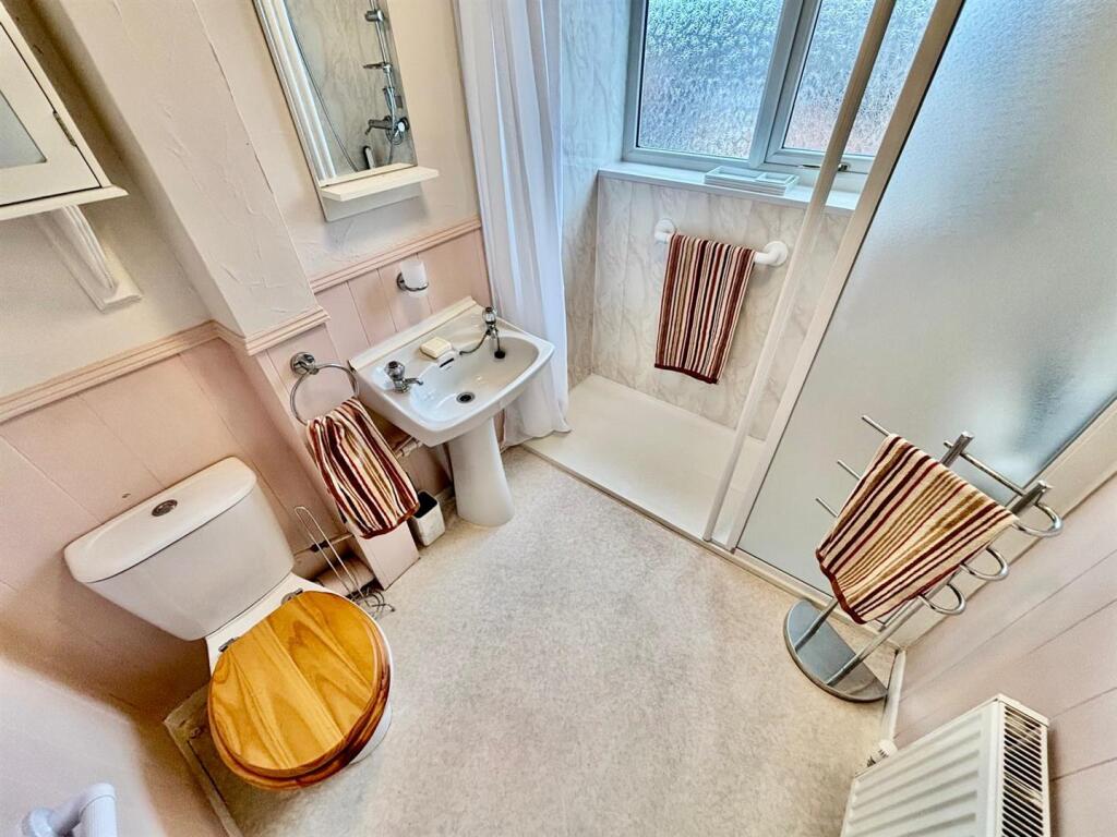 Shower Room / WC: