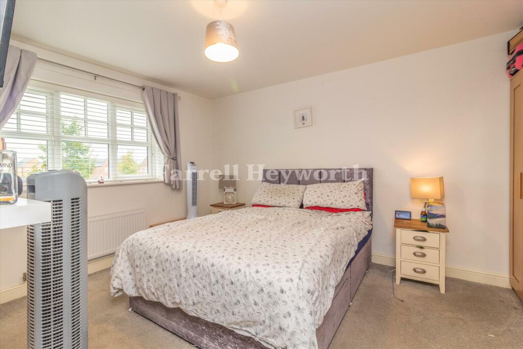 Bedroom 1 image 2
