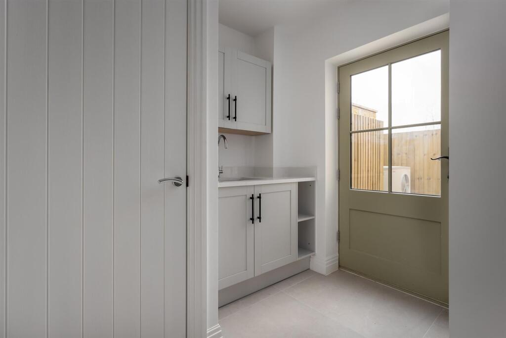 24 - Baddeley House - GL54 4NE - Web.jpg