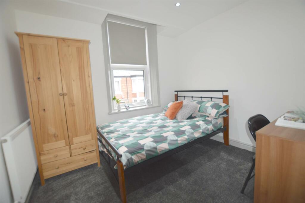 60 Balmoral Terrace Black Bedroom.JPG