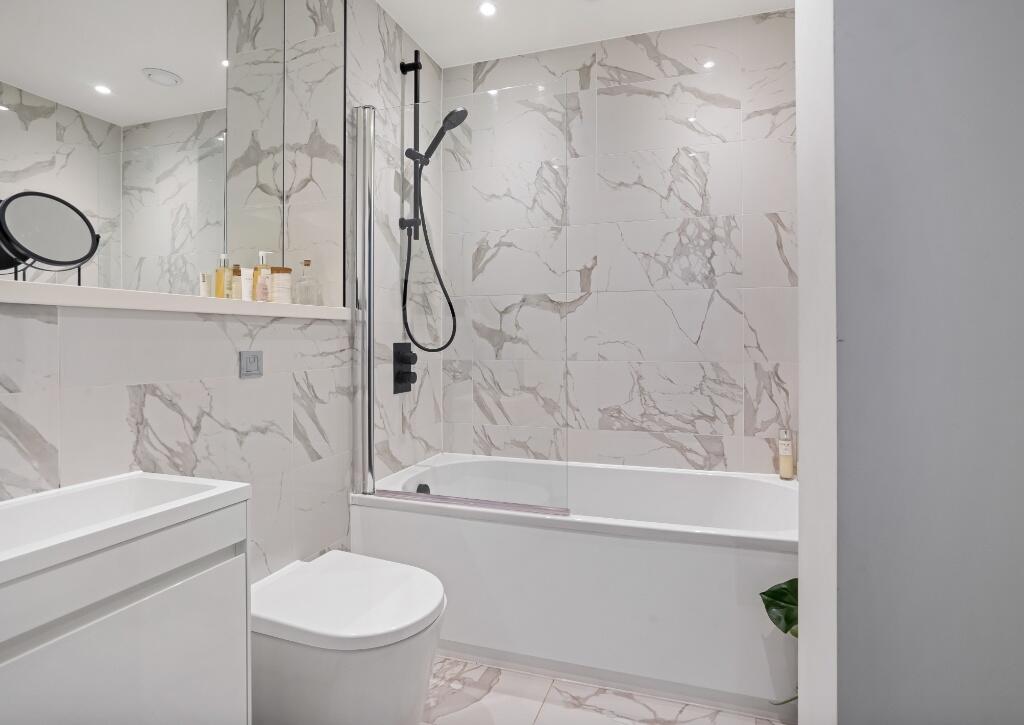 A modern and elegant bathroom suite featuring l...