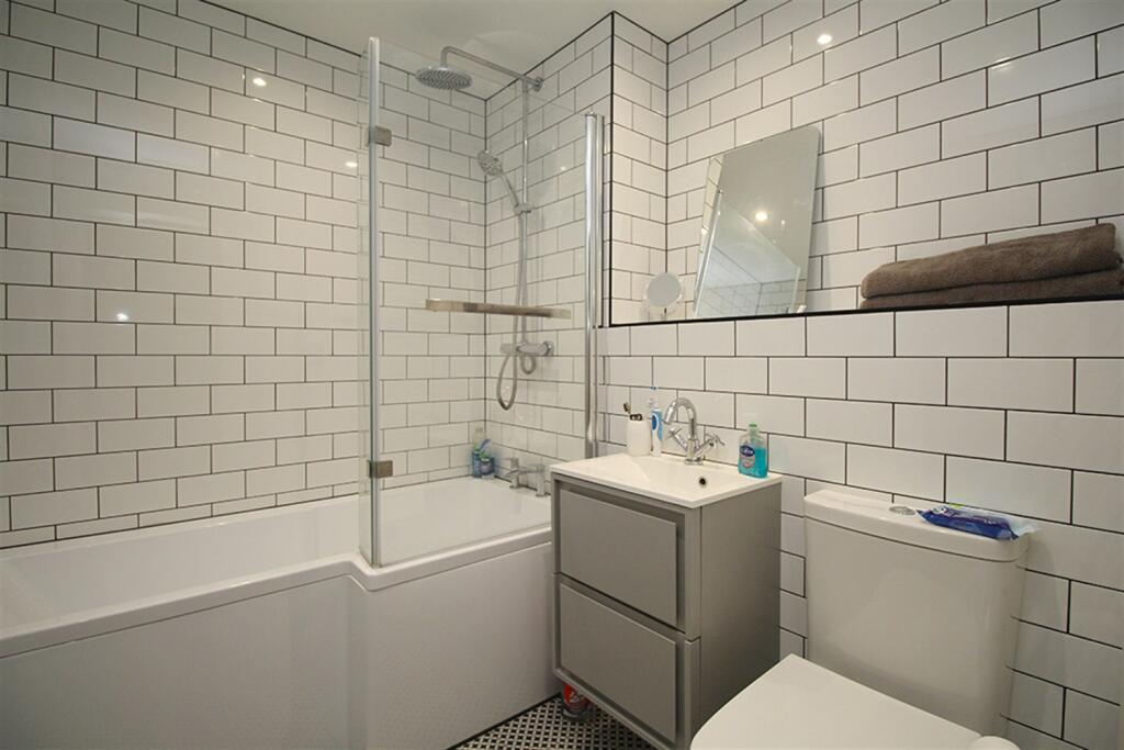 Bathroom (Photo from