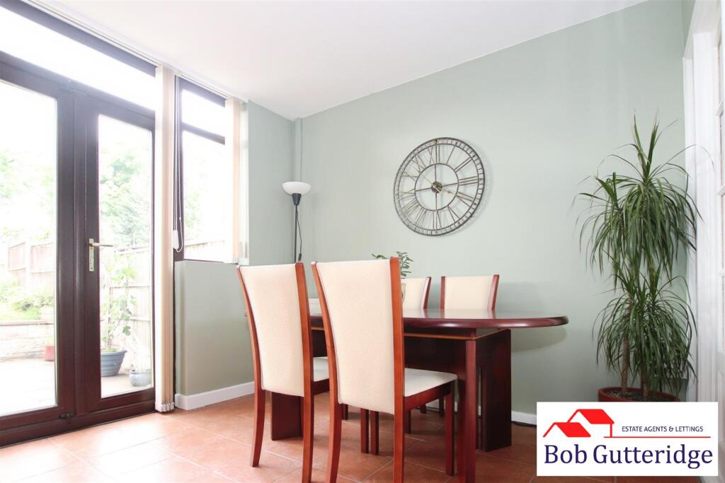 OPEN PLAN FITTED KITCHEN / DINING ROOM