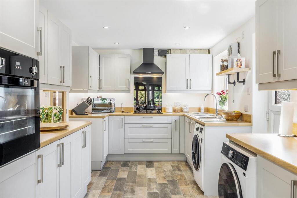 Wisteria (Friskney)-25.jpg