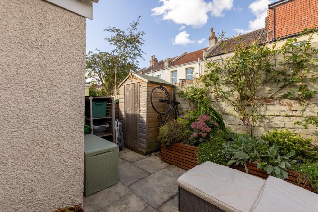 15 Stuart Street, BS5-34.jpg