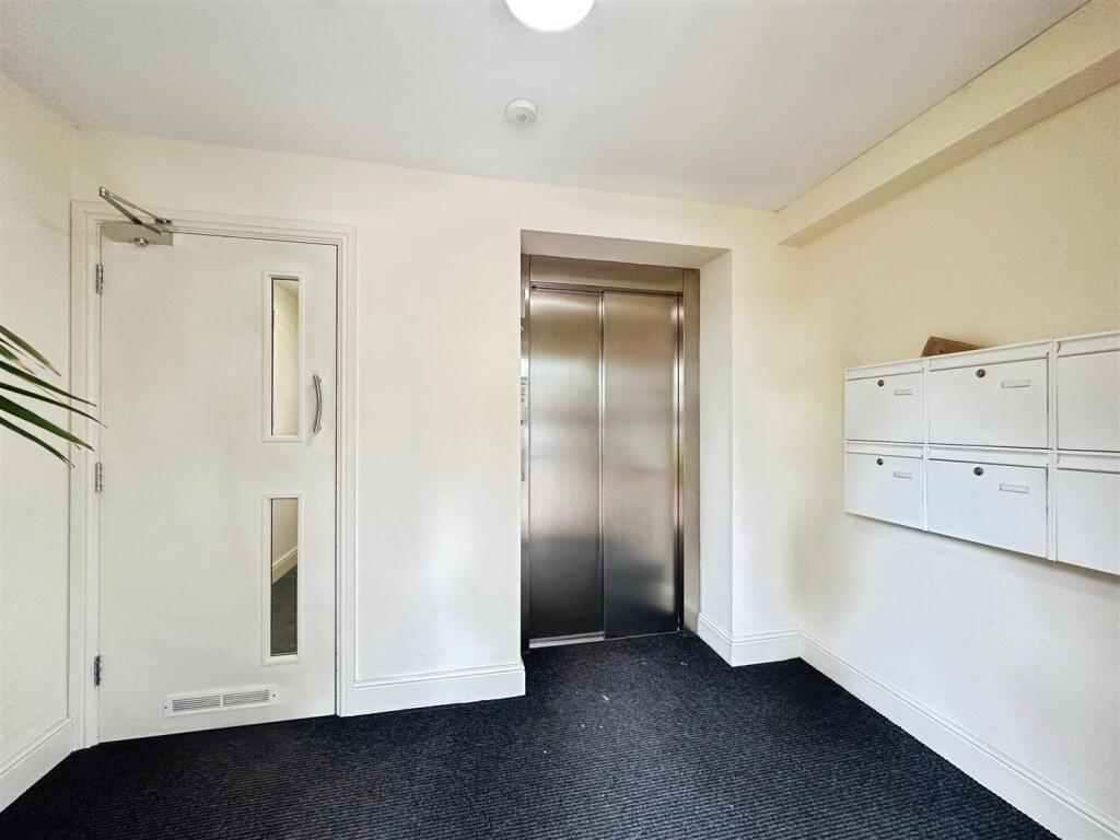 ce208d44--49B7-9743-8635B18D4423-20060-000005DDEC7