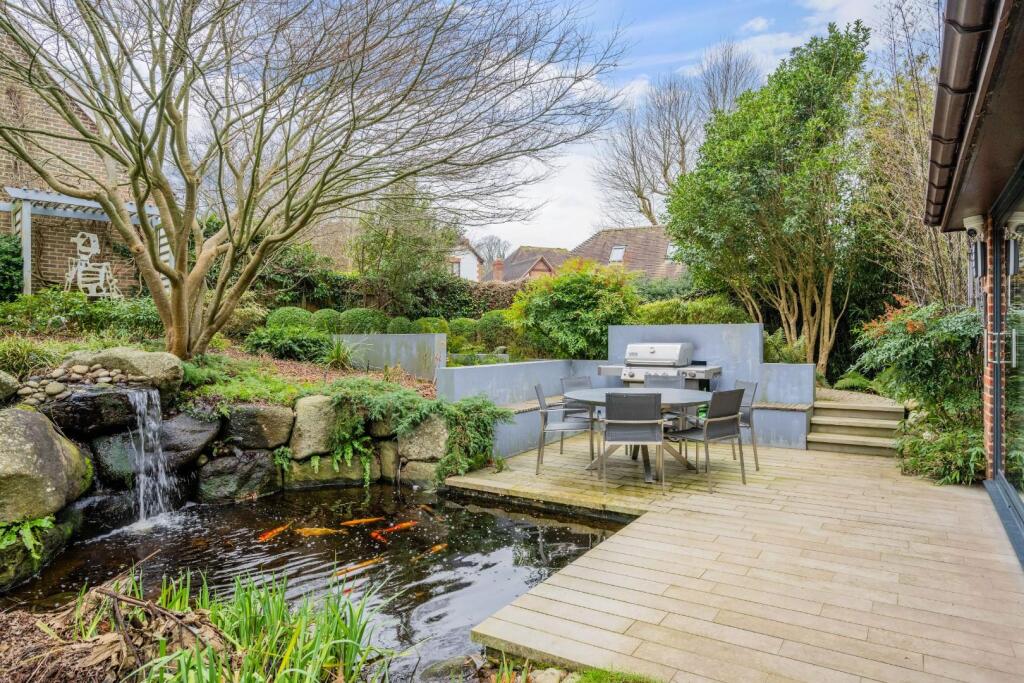 CUDDINGTON PARK CLOSE (9).jpg