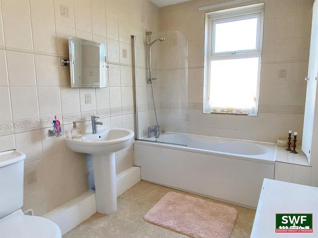 Bathroom2.2.jpg