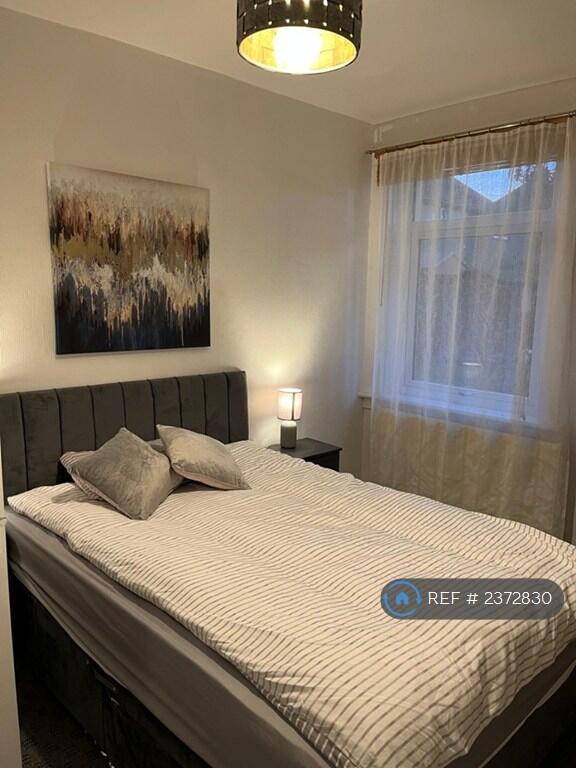 Small Bedroom 2