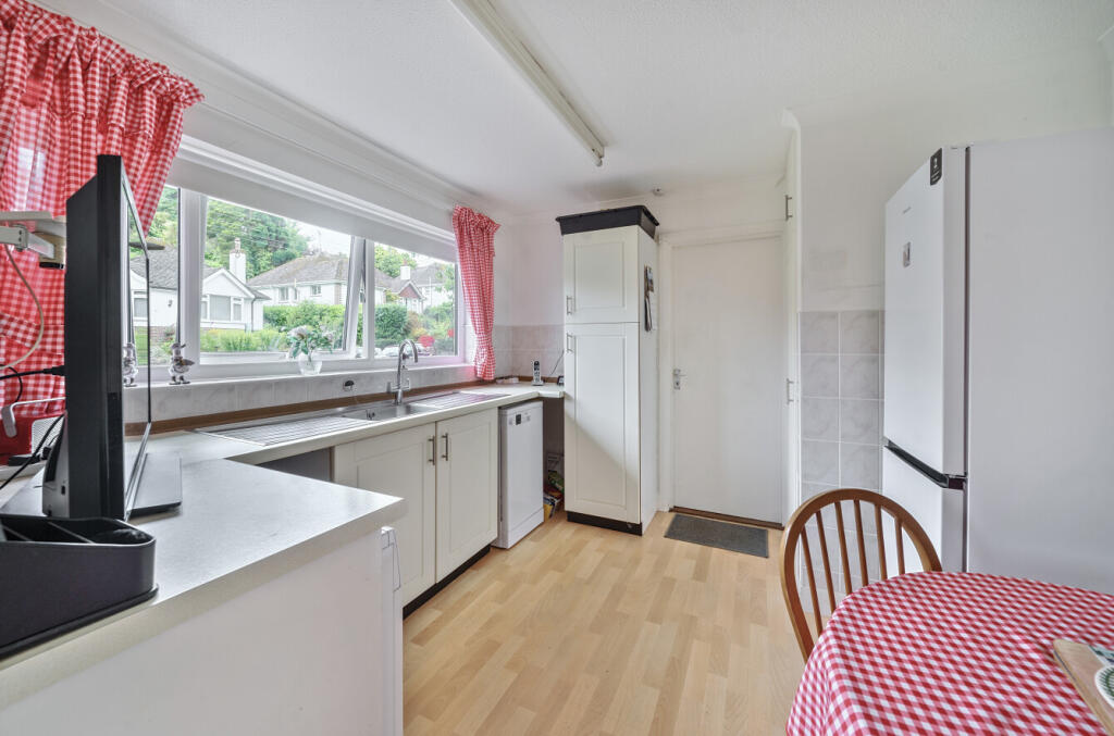 1302254-7-684853a...