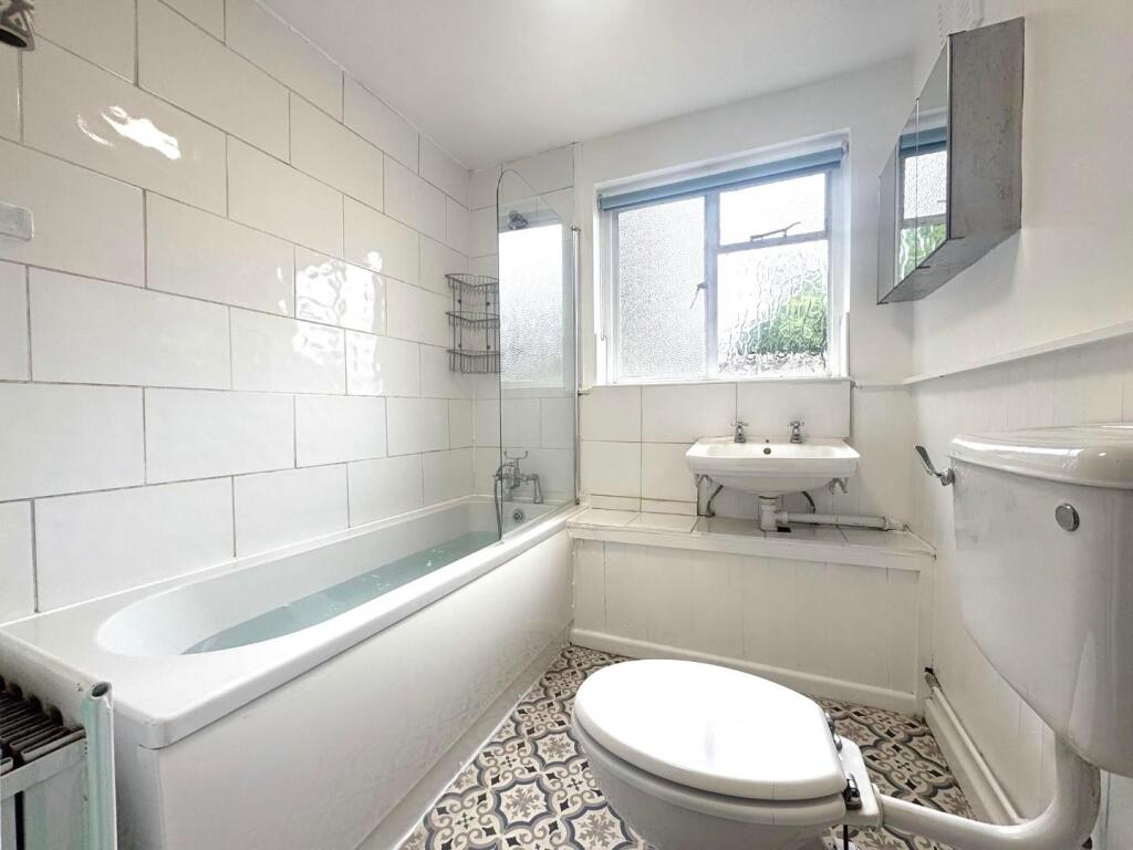 Bathroom 1.jpeg