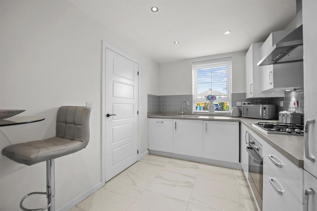 12 Springwell Avenue-9.jpg